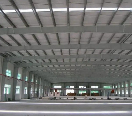 Prefabricated Steel Building with 50 Years Usage Life Customizable Snow Loading and Roll-up or Sliding Steel Doors